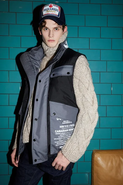 Look 10
